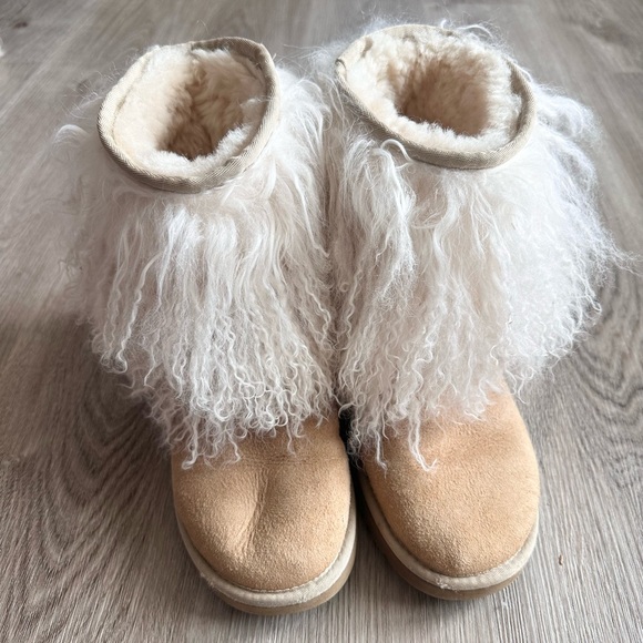 UGG Classic Short Lida Mongolian Fur Cuff Sand Suede Boots Size 7 - Picture 2 of 7